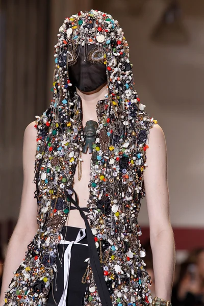 Look 27